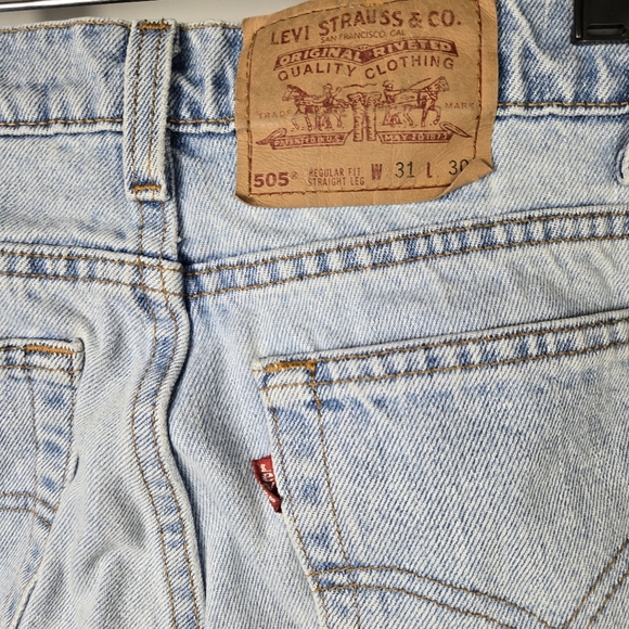 Vintage LEVIS 505 Light Blue Men's 31x30 Jeans. Flaws - Picture 9 of 16